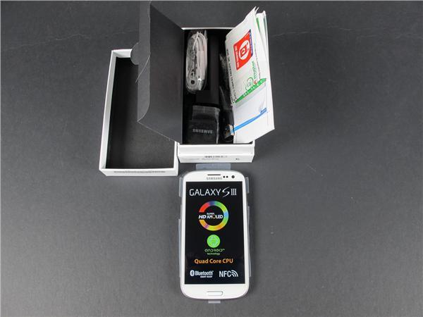 Samsung GT-I9300 Galaxy SIII Unlocked cost $400USD