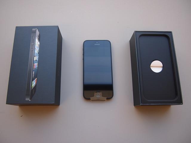 Latest Apple iPhone 5 / 4S 64gb,Samsung Galaxy S 3, iPad 3 64gb, B B Porsche & Torch  Buy 2 Get 1