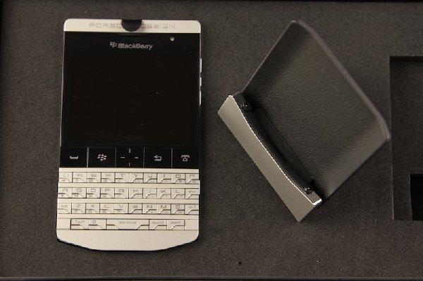 Original Apple iPhone  5 /Samsung Galaxy S III-Black/White Smartphone And   Blackberry  Porsche P9981