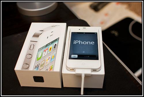 Selling : Newly ReleaseD Apple iPhone 5 IO6 64GB & Samsung i9100 Galaxy S III/