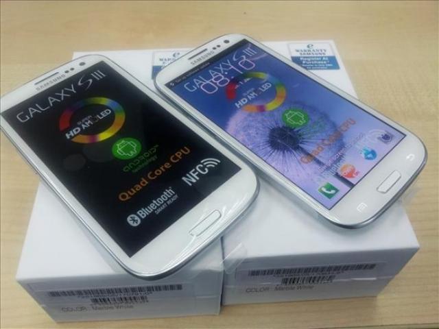 Authentic Brand new Samsung Galaxy s3 white