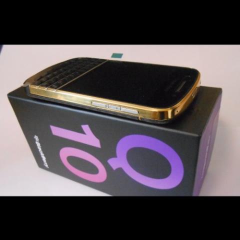 WTS NEW Gold BlackBerry Q10 & BB Porsche 9981 Gold with Special Pins