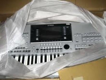 For sale :  Yamaha Tyros 4 61-Key Arranger Workstation Keyboard