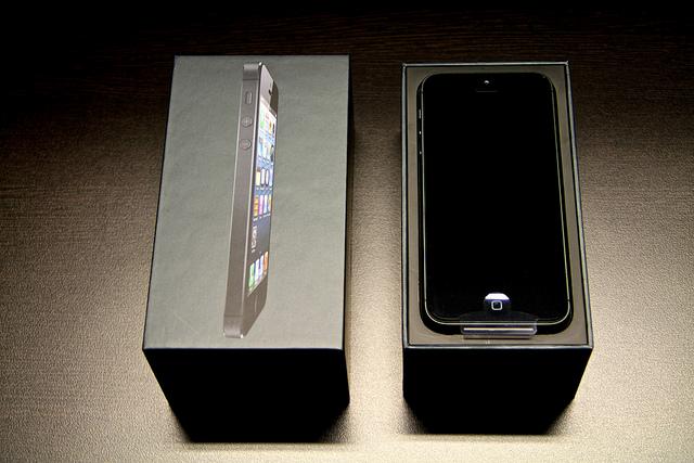 wholesale offer for xmas :  10 units of Apple iPhone 5 64GB cost 5000USD