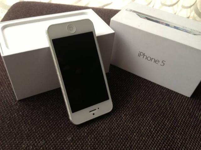 Apple iPhone  5/ 16GB / 32GB / 64GB (Factory Unlocked) (Made in USA)